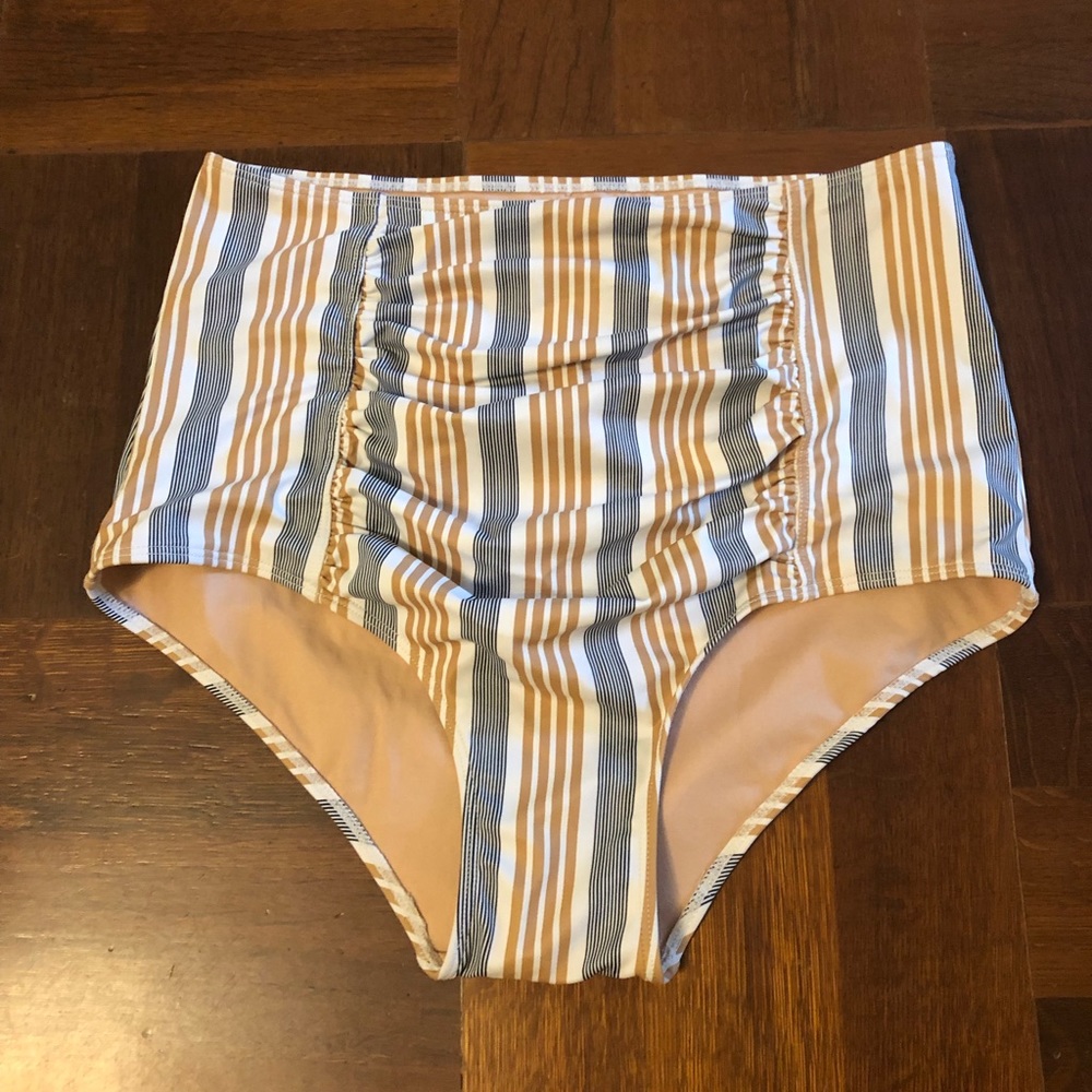 Kortni Jeane ruched bottoms